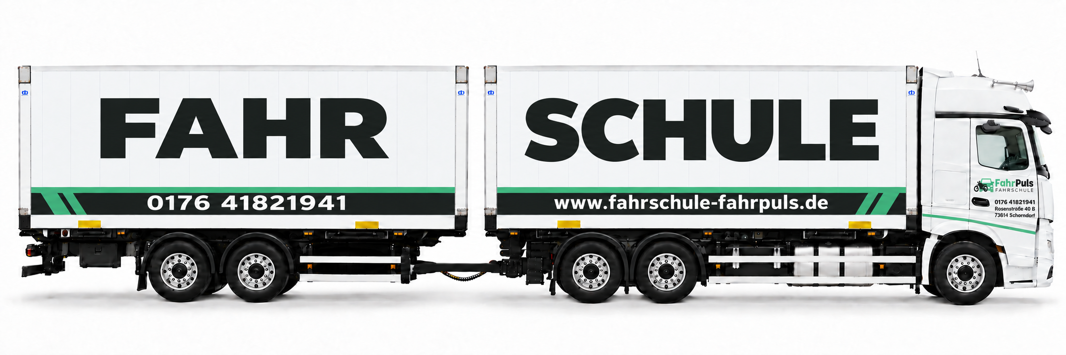 FahrPuls-Fahrschul-LKW mit Kofferanhänger in Seitenansicht