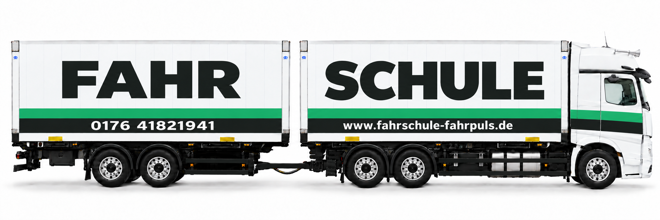 FahrPuls-Fahrschul-LKW mit Kofferanhänger in Seitenansicht