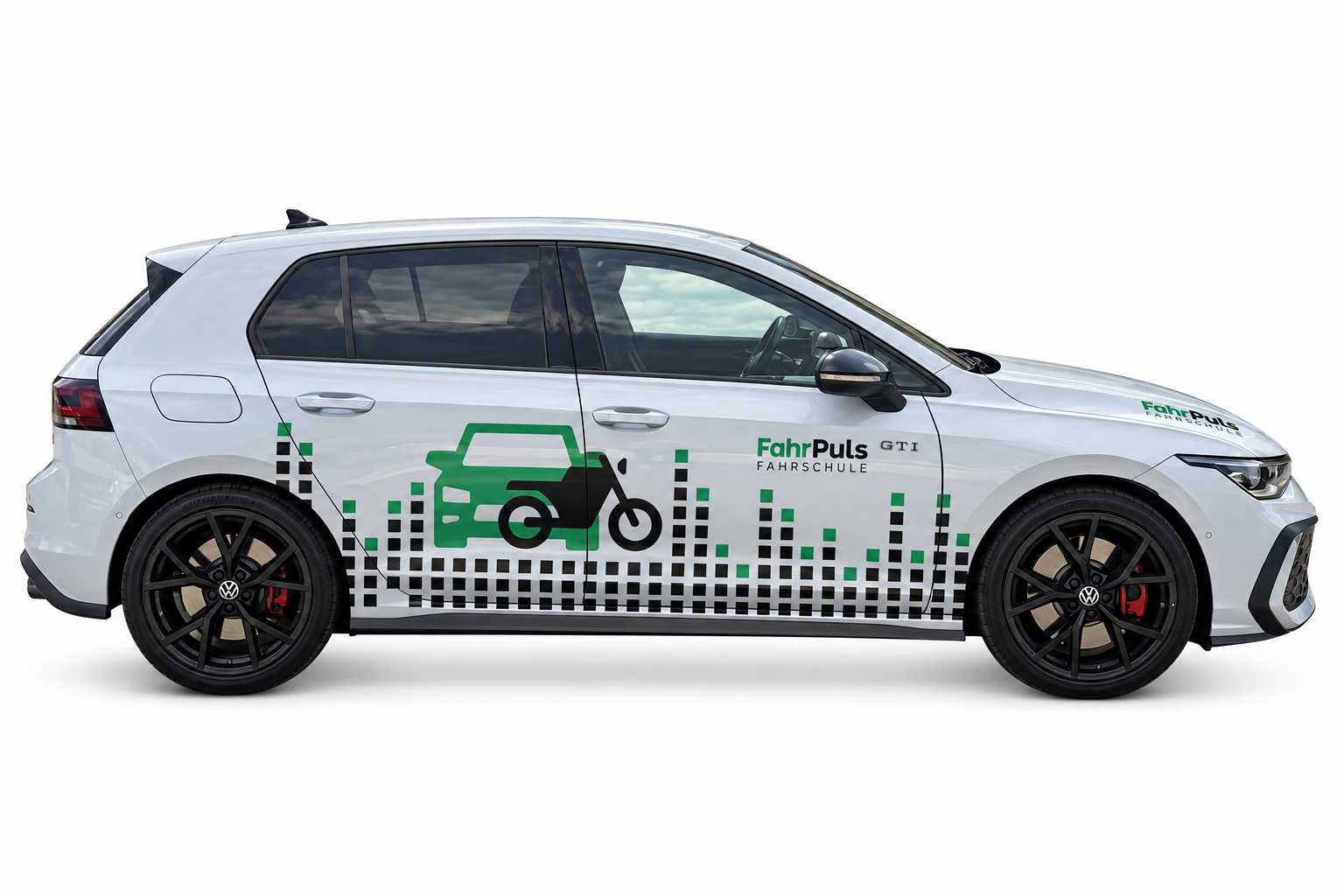 Silberner FahrPuls-Fahrschulwagen in Seitenansicht